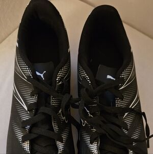 NEW Mens Puma Attacanto FG/AG Soccer Cleats.Lightweight. Black & White. Size 9.